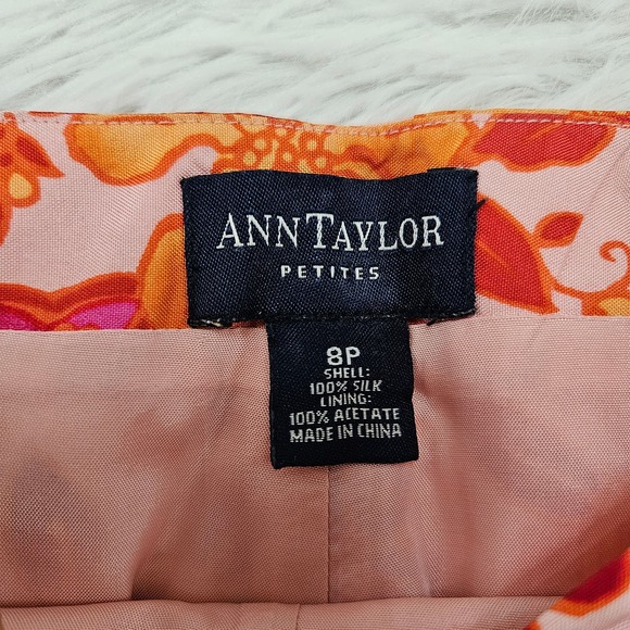Ann Taylor Women's Vintage Pink Floral 100% Silk High Rise Ankle Pant. Size 8P - Picture 10 of 11